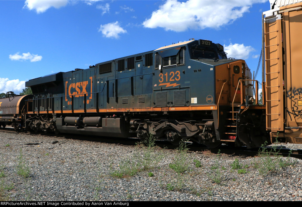 CSX Northbound Mid Train DP
